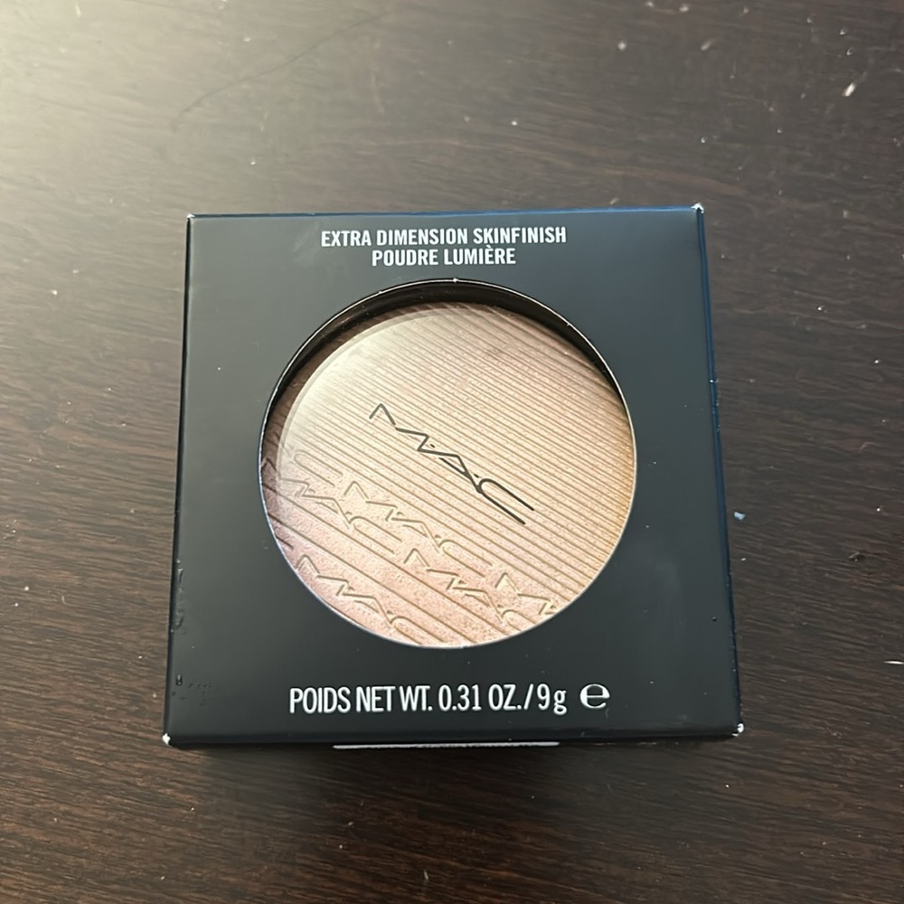 MAC Extra Dimension Skin Finish Powder - Show Gold - Brand New in Box